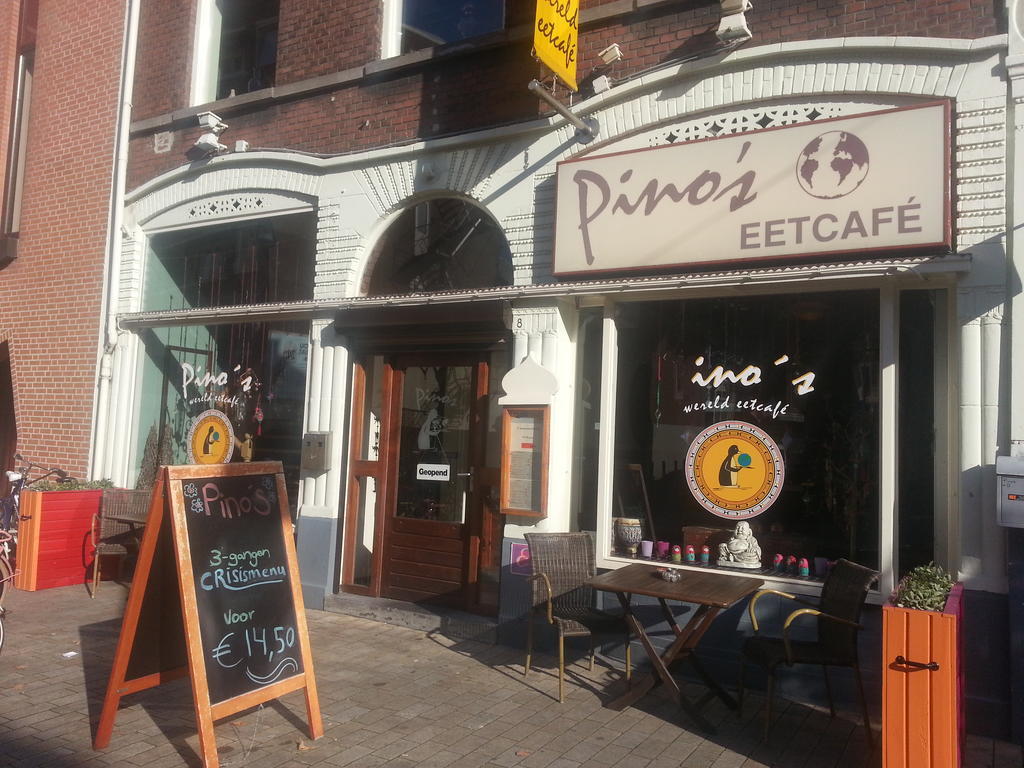 Pinos Eetcafe Bed and Breakfast Tilburg Buitenkant foto